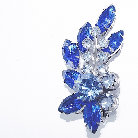 Vintage Blue Faux Crystal Leaf Lightweight Clip Earring Wedding Anniversary - Picture 4 of 4